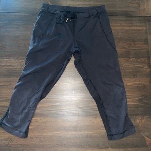 Black 3/4 Lululemon tie leggings